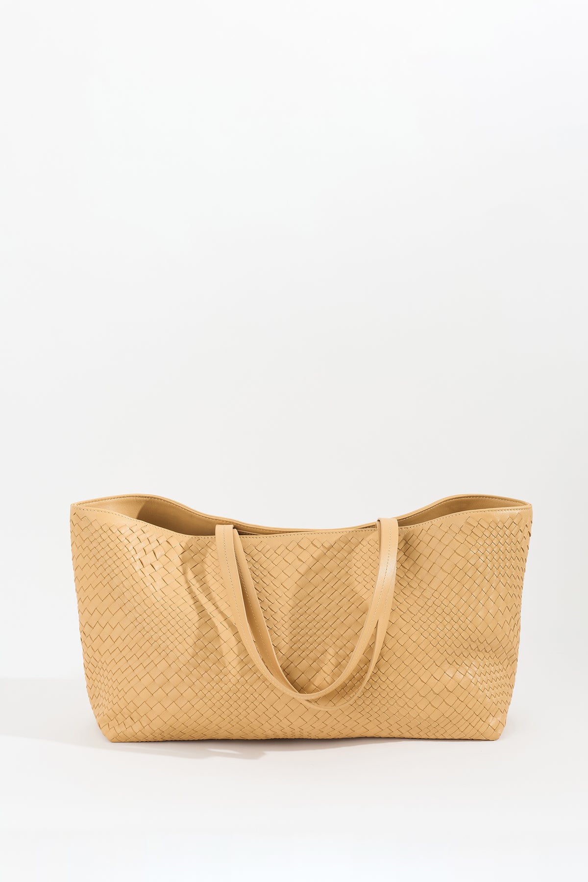 LATA handwoven nappa leather tote bag in Sand by Narii