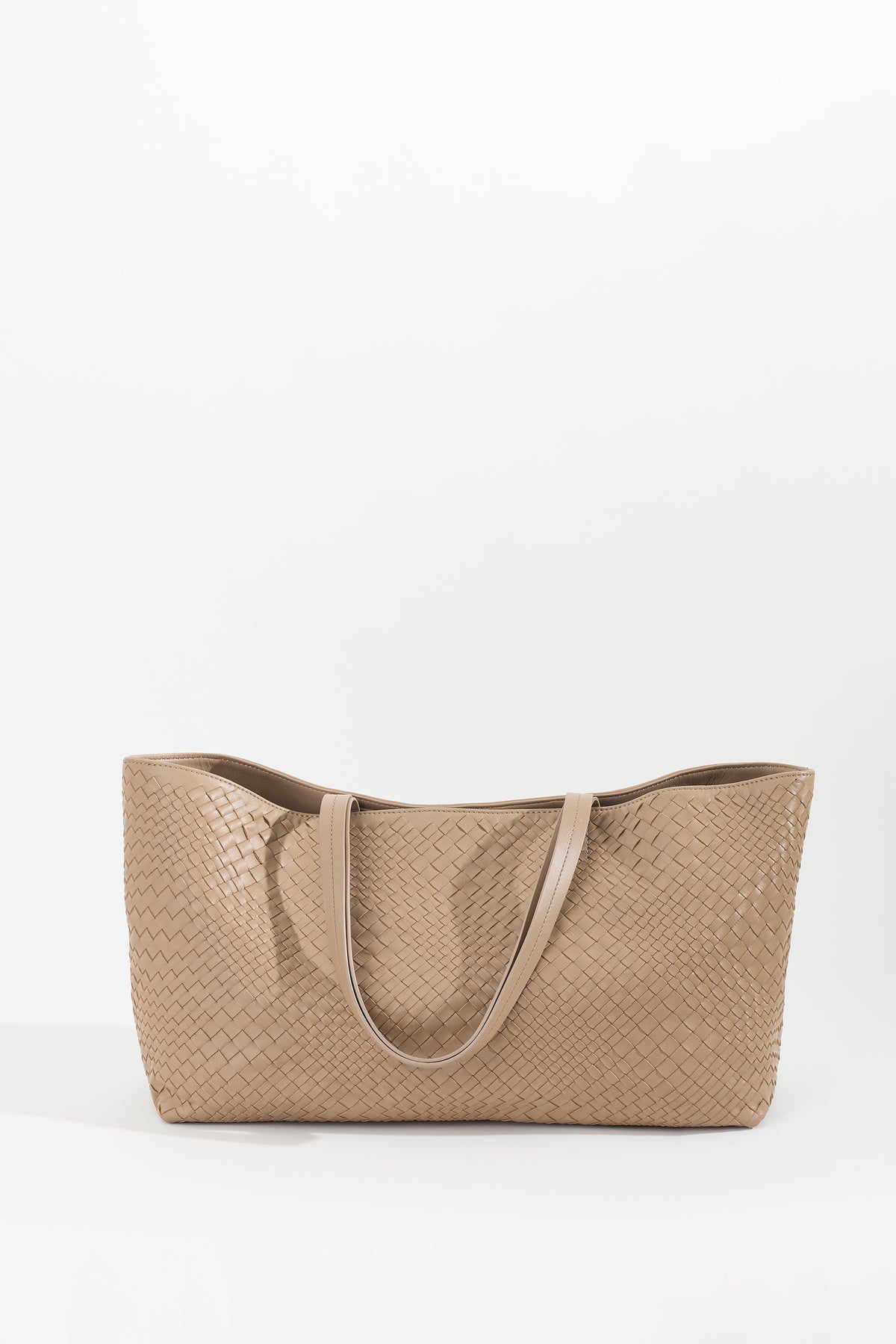 LATA handwoven nappa leather tote bag in Taupe by Narii