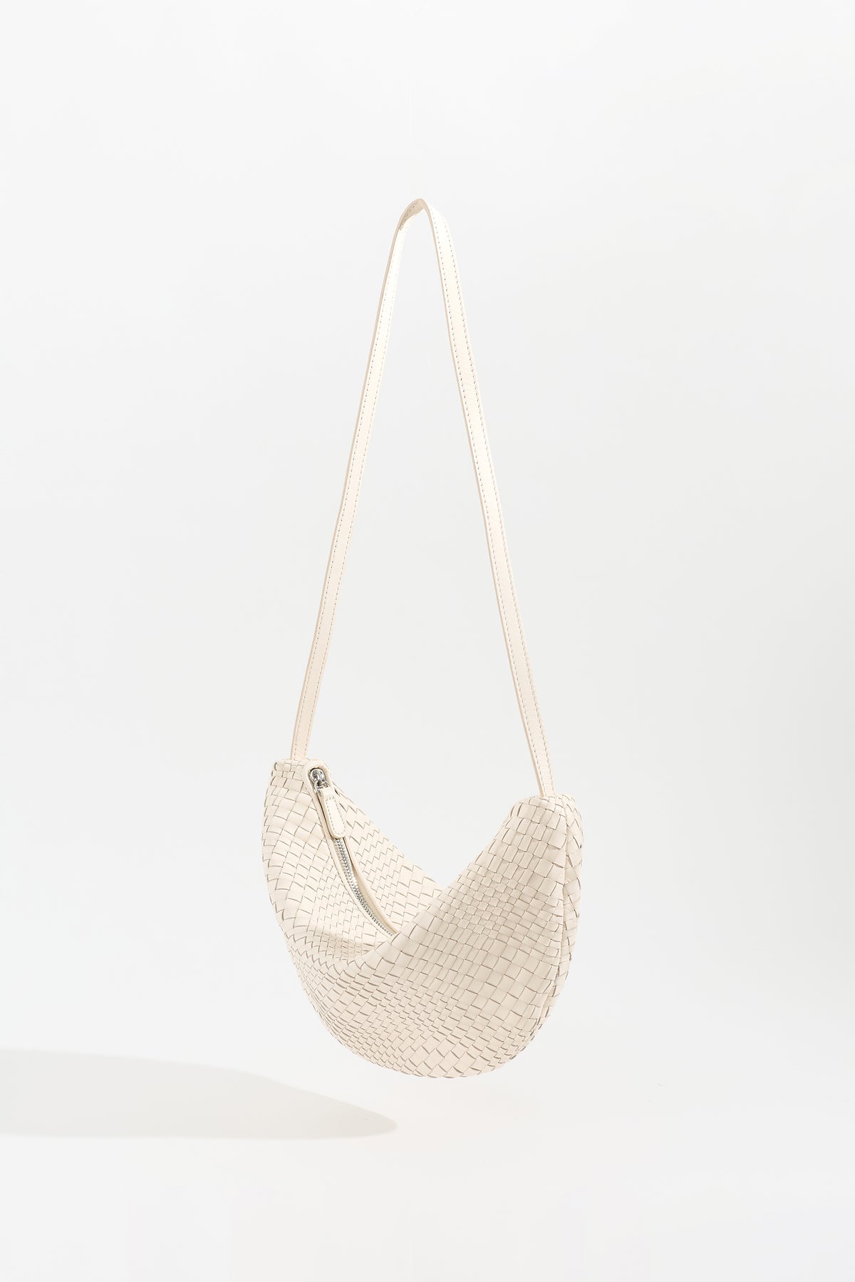 Sac porté épaule en cuir tressé SORA - Craie